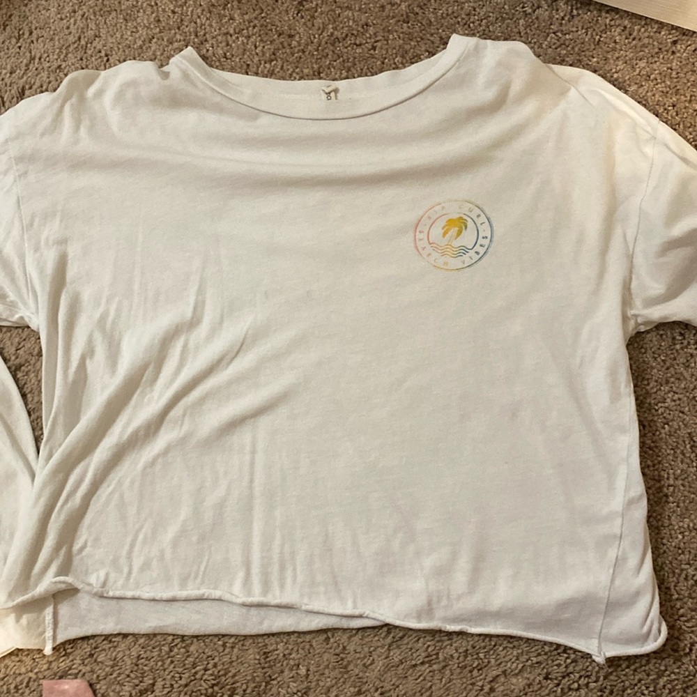 White cropped long sleeve t shirt size small. Worn twice. Rip Curl logo